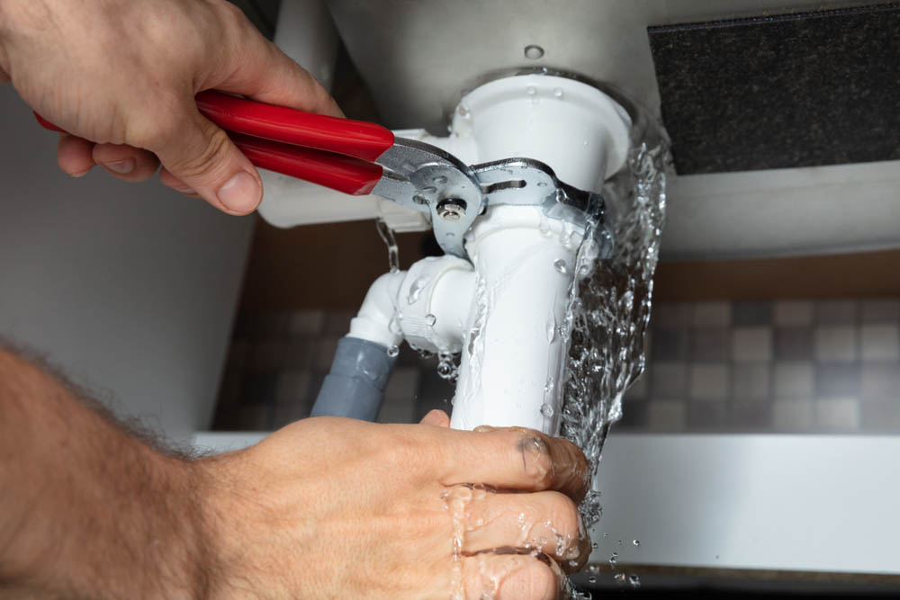 Leaking pipe Leaking pipe